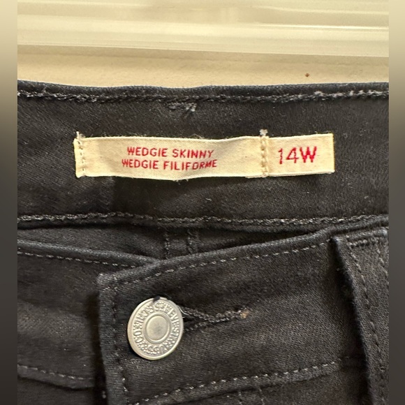 Levi’s Wedgie Skinny Black Distressed Jeans - Picture 2 of 3
